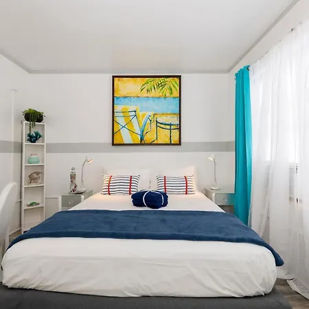 Miami Beach Suites & Bar